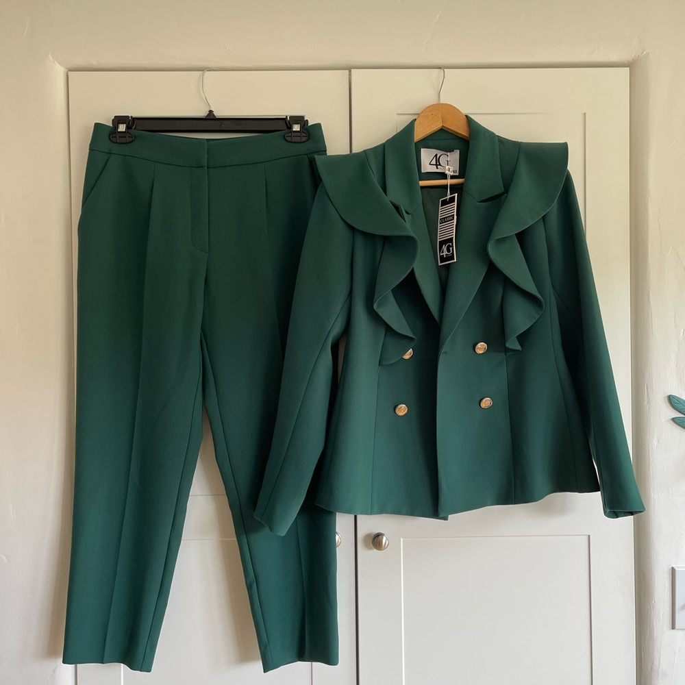 NWT Gizia Women’s Suit